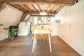 Stylish Duplex Apartment for 10
