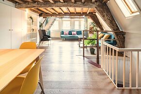 Stylish Duplex Apartment for 10