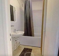 Private Room in a Shared Flat - Lyon 8
