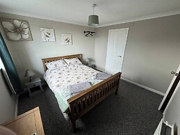 Spacious Luxury House Sleeps 8 Adults