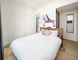 Lakeside Luxury Villa With Ensuites
