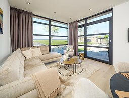 Luxury 4 Guests Villa With Sunny Garden