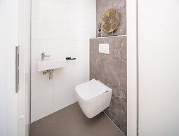 Detached 2-guest Home Near Beach