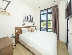 Detached 2-guest Home Near Beach