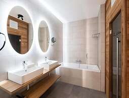 Waterfront Gem With Private Sauna
