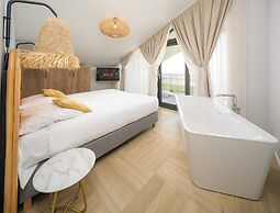 Water's Edge Wellness Retreat With Sauna