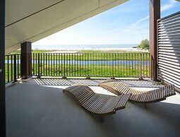 Water's Edge Wellness Retreat With Sauna