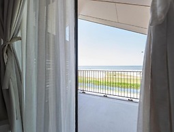 Water's Edge Wellness Retreat With Sauna