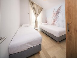 Water's Edge Wellness Retreat With Sauna