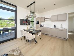 Modern Villa With Pets Welcomed