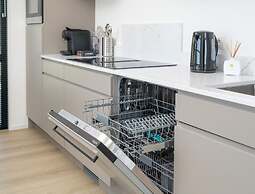 Modern Villa With Pets Welcomed