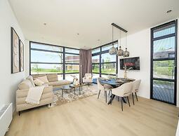 Modern Villa With Pets Welcomed