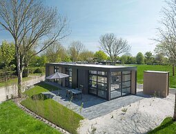 Modern Villa With Pets Welcomed