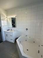 Eastland Pacific Motor Lodge