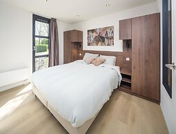 Waterfront Villa With Private Rooftop