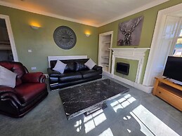Apartment Sleeps 4 With Parking