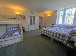 Apartment Sleeps 4 With Parking