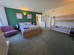Apartment Sleeps 4 With Parking