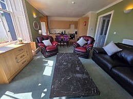 Apartment Sleeps 4 With Parking