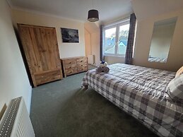 Apartment Sleeps 4 With Garden