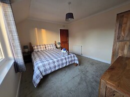 Apartment Sleeps 4 With Garden