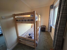 Apartment Sleeps 4 With Garden
