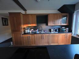 Apartment Sleeps 4 With Garden