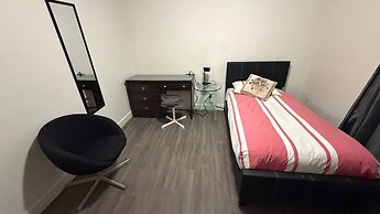 Private Room Downtown with Kitchenette