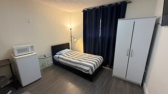 Private Room Downtown with Kitchenette