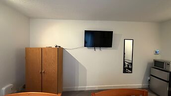 Private Room Downtown with Kitchenette