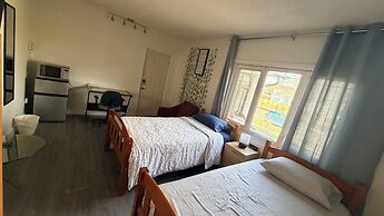 Private Room Downtown with Kitchenette