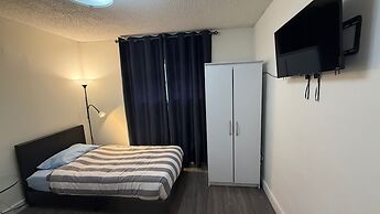 Private Room Downtown with Kitchenette