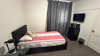 Private Room Downtown with Kitchenette