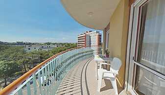 Convenient Beachside Flat With Pool