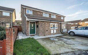 Tranquil Turquoise - 3 Bed House With Parking