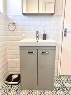 Tranquil Turquoise - 3 Bed House With Parking