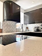 Tranquil Turquoise - 3 Bed House With Parking