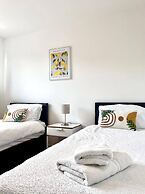 Tranquil Turquoise - 3 Bed House With Parking