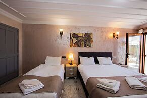 cundera hotel