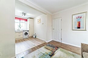 2 Bed Flat - Sleeps 3 - Pets - Parking - Wifi