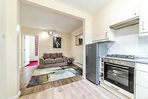 2 Bed Flat - Sleeps 3 - Pets - Parking - Wifi