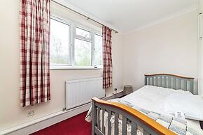 2 Bed Flat - Sleeps 3 - Pets - Parking - Wifi