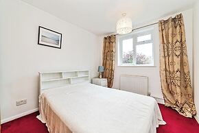2 Bed Flat - Sleeps 3 - Pets - Parking - Wifi