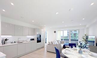 Deluxe Serviced Three Bedroom Apartment