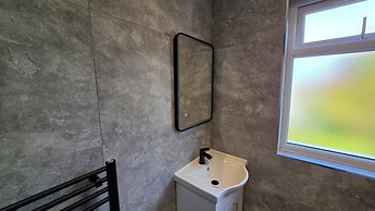 Awesome Flat Harrow Town Centre