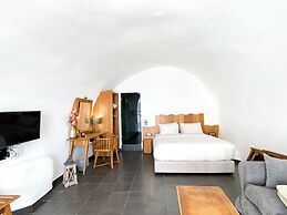 Esmi Suites Santorini