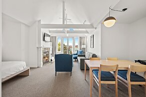 Le Johannsen by RVMT