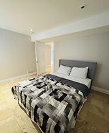 3 Bdrms - Near Airport, sq 1