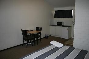 Plains Motor Inn