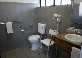 Plains Motor Inn